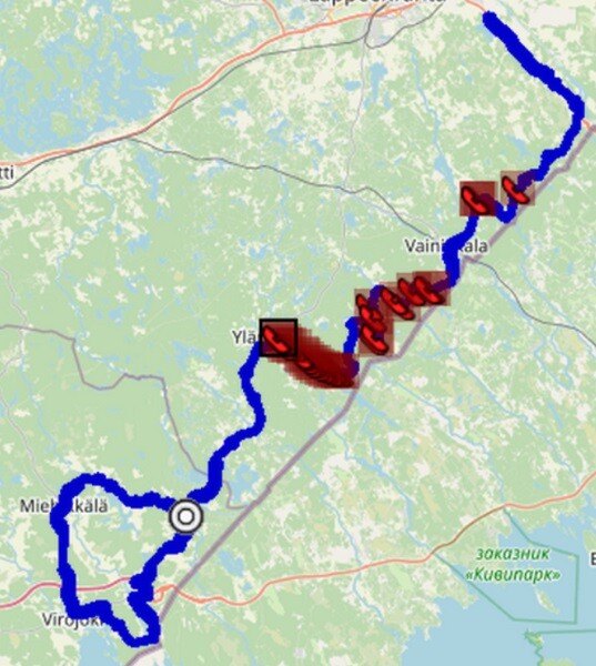 Kuvassa on punaisella kuvattu sijainnit, missä puhelinyhteyttä ei häiriön vuoksi saatu muodostettua. Näillä alueilla ollaan verkon reuna-alueella, missä myös kuuluvuus on heikompaa.